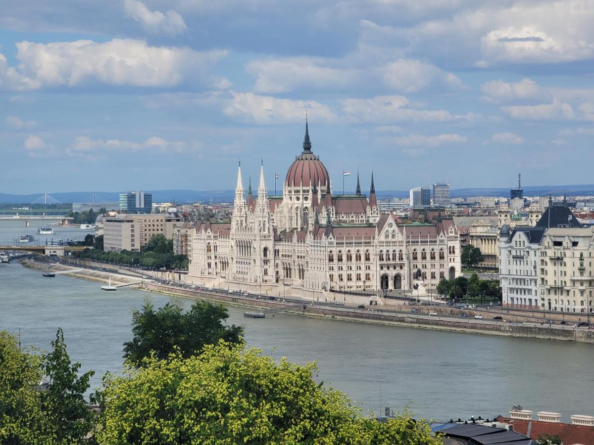 Bliss * Budapešť